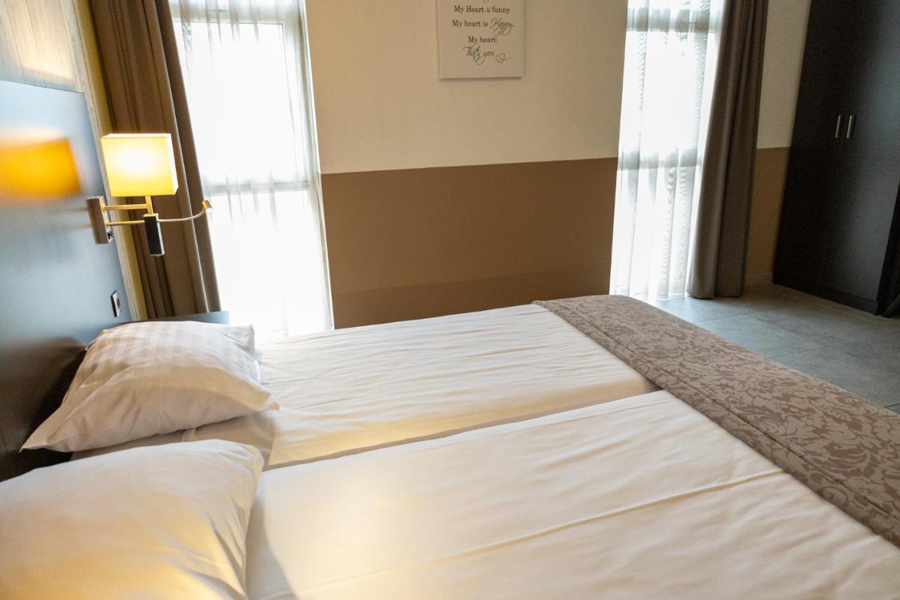 Hotel De Maaskant Maaseik Eksteriør billede