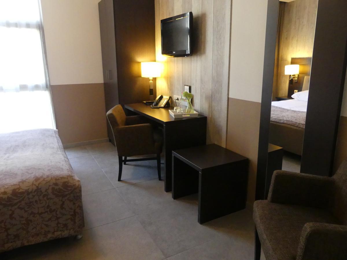 Hotel De Maaskant Maaseik Eksteriør billede